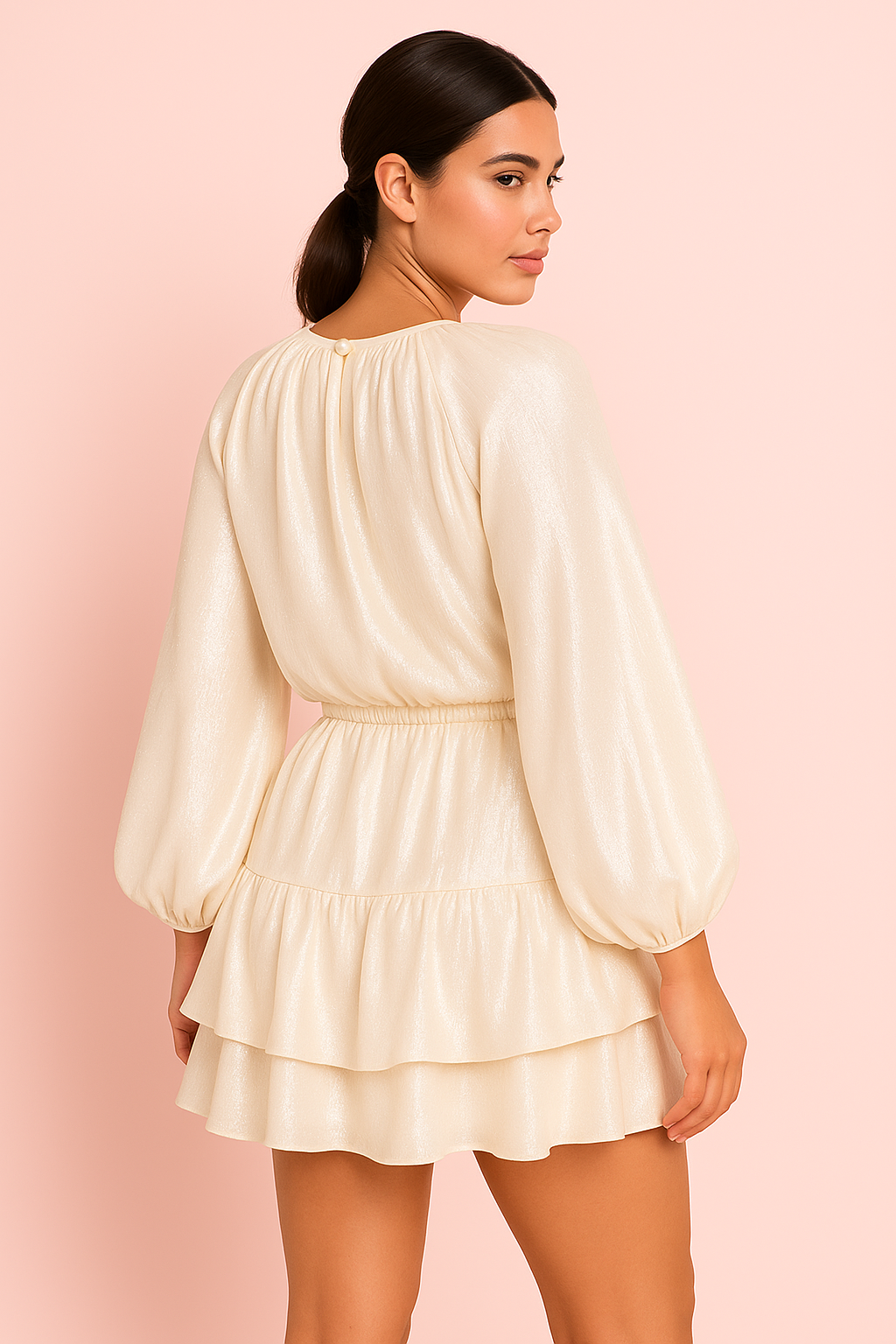 Robe "Aurore" Courte Satinée à Manches Longues et Volants